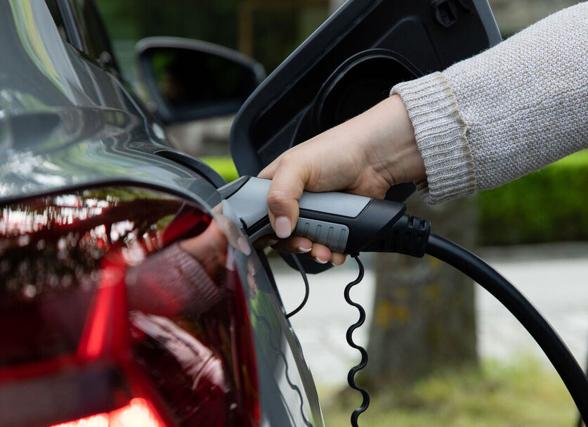 Charging solution-charging cable-to-e-car